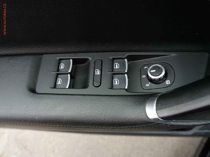 Volkswagen Passat (2013) 2.0 TSi, Highline, DSG, bixen - fotka 14 z 27