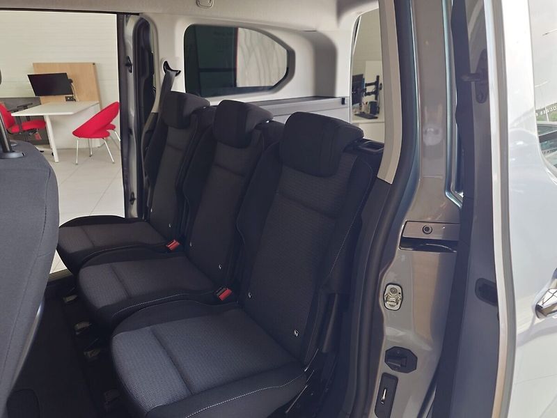 Toyota ProAce City Verso LWB 1.5D 6MT - fotka 7 z 8