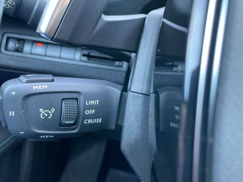 Peugeot 5008 (2021) 1.5HDi Allure! EAT8! ČR+1.maj! - fotka 25 z 39