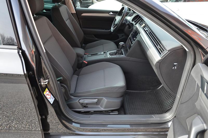 Volkswagen Passat (2021) 2.0 TDi DSG / LED / 74.300km  - fotka 14 z 35