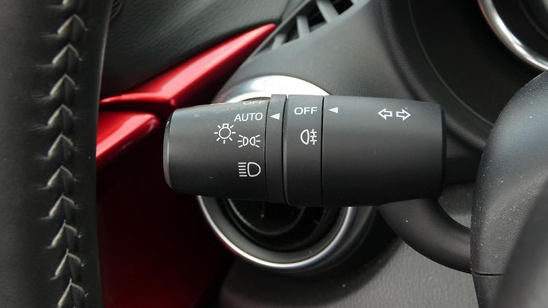 Mazda MX-5 RF 2.0 Skyactiv-G184 Exclusive - fotka 11 z 22