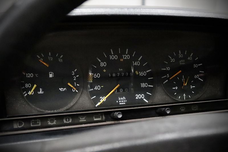 Mercedes-Benz 190 D 2.5 OM602 W201 - fotka 26 z 32