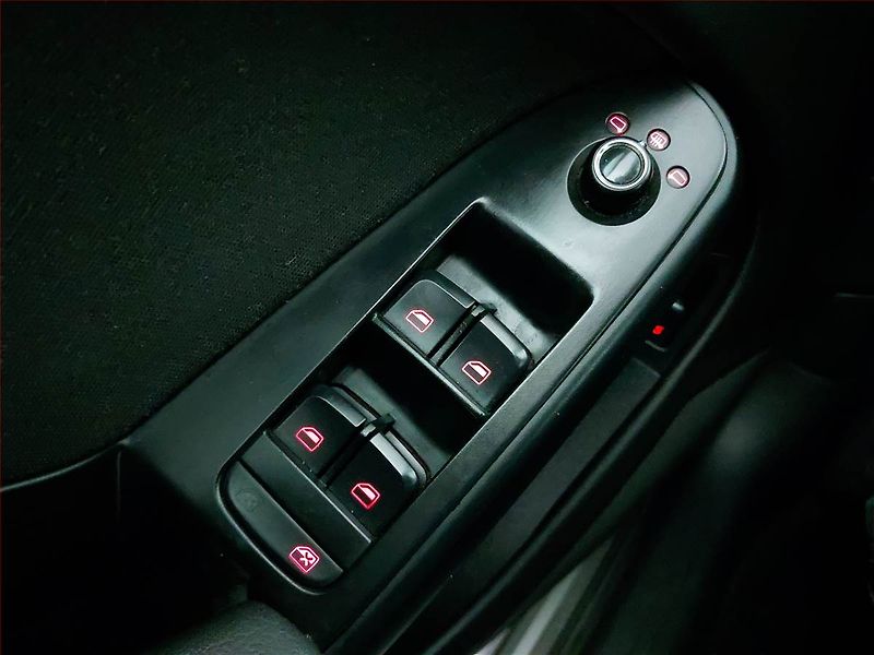 Audi A4 (2008) Ambiente 2.0 TDI, Automat - fotka 18 z 20