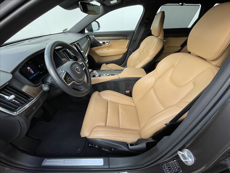 Volvo V90 2,0 B4 AWD Cross Country Plus - fotka 4 z 21