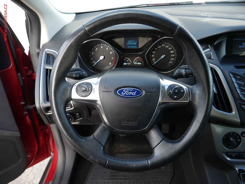 Ford Focus (2013) 1.0 EB, AC, park.asist - fotka 14 z 17