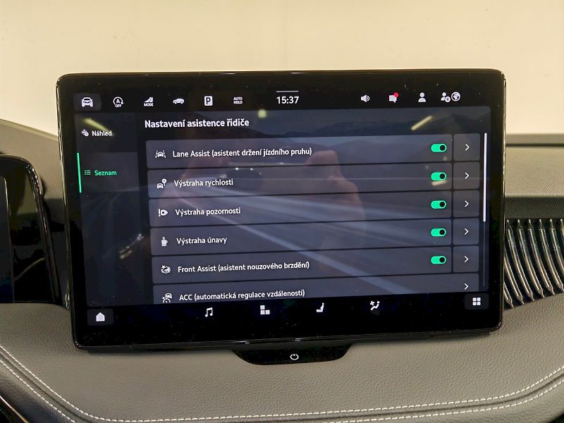 Škoda Superb (2025) Combi 2.0 TDI 142 kW DSG 4x4 S - fotka 11 z 36