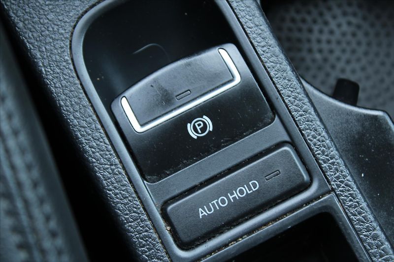 Volkswagen Sharan 2.0TDI 4MOTION HIGHLINE 7-MÍST - fotka 26 z 31