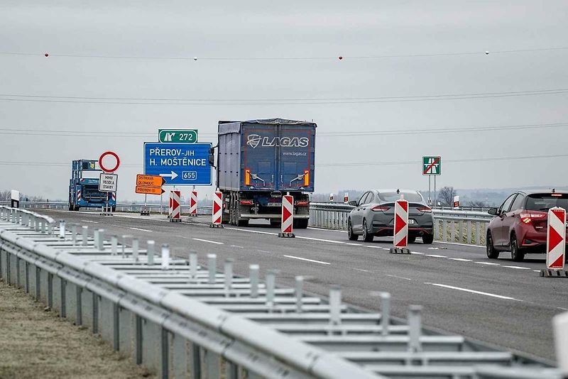 Fototermín v rámci ukázky postupu stavby dálnice D1 Říkovice–Přerov, 14. listopadu 2025, Přerov.