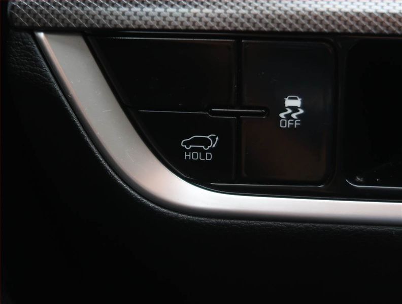 Kia Sportage (2023) 1.6 T-GDI MHEV - fotka 24 z 30