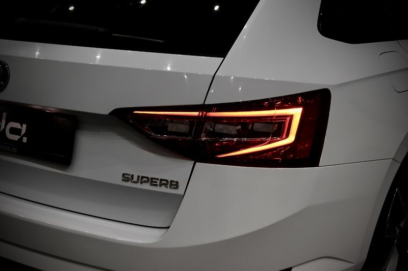 Škoda Superb 3 2.0 TSI 162 kW DSG Sportline - fotka 9 z 48
