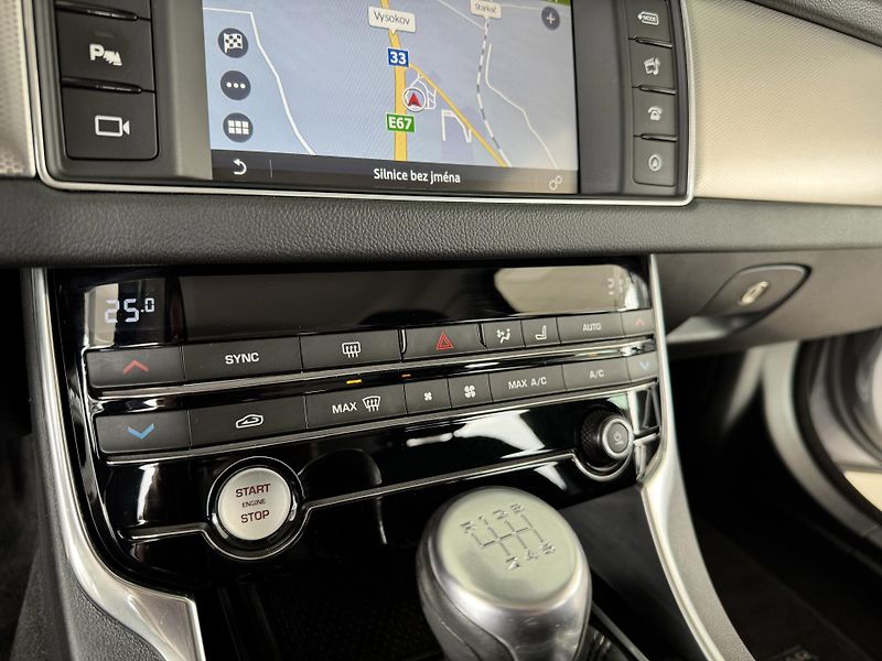 Jaguar XF 20d Prestige*Kamera*Meridian - fotka 23 z 35
