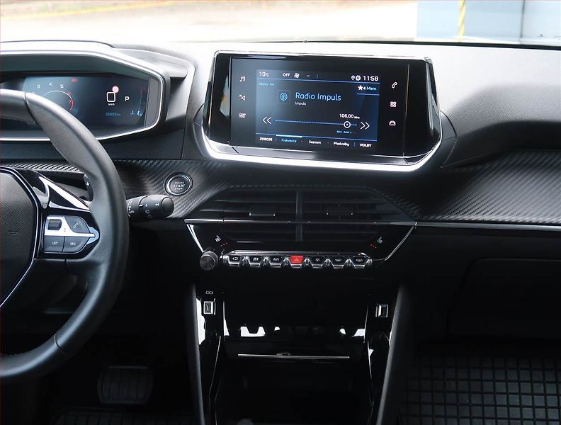 Peugeot 2008 (2023) 1.2 PureTech - fotka 12 z 25