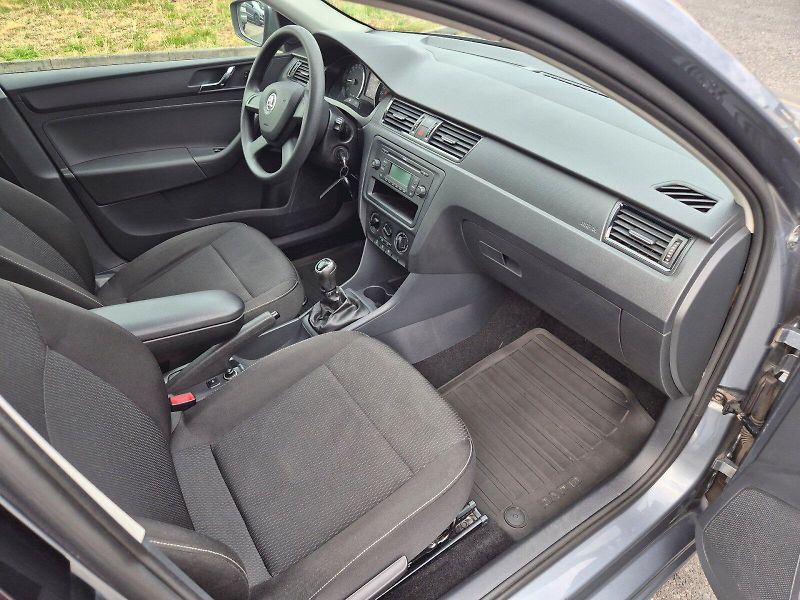 Škoda Rapid (2013) Ambition 1.6 TDI 77 kW 5°manuá - fotka 20 z 27