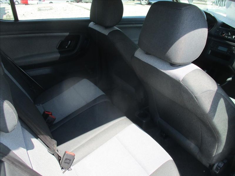 Škoda Fabia 1,2 TSi, klimatizace,serviska, - fotka 11 z 39