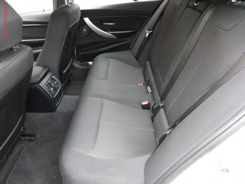 BMW Řada 3 (2019) 2.0 D 318d, LED, autoAC - fotka 10 z 21