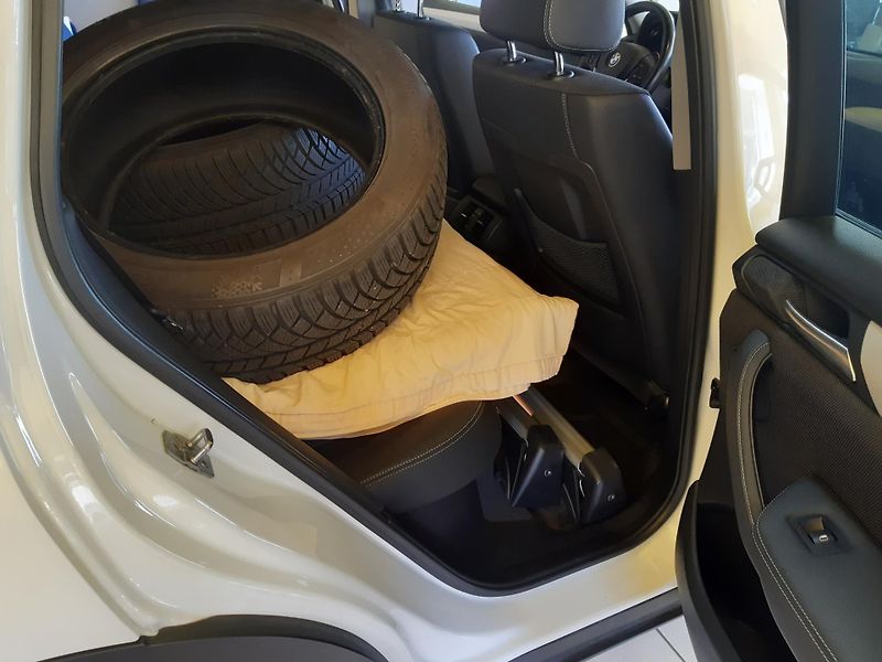 BMW X3 3.0d XDRIVE XENONY TAŽNÉ - fotka 21 z 25