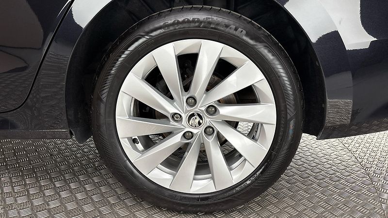 Škoda Octavia 2.0 TDI Style - fotka 19 z 29