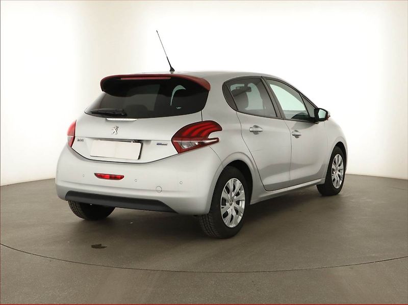 Peugeot 208 (2017) 1.2 PureTech, Tempomat - fotka 5 z 16