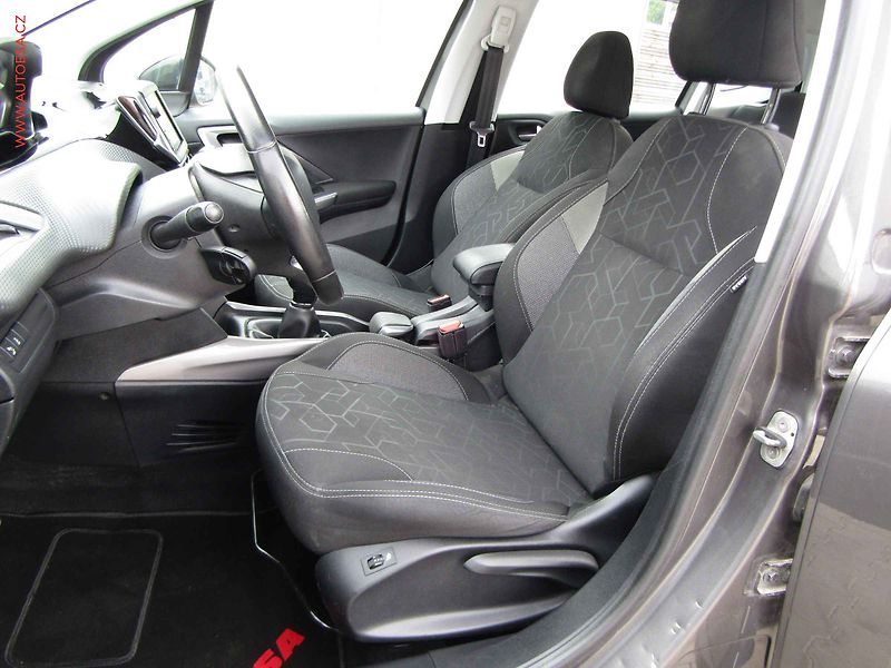 Peugeot 2008 (2017) 1.2 VTi, ČR, servis.kniha - fotka 9 z 17