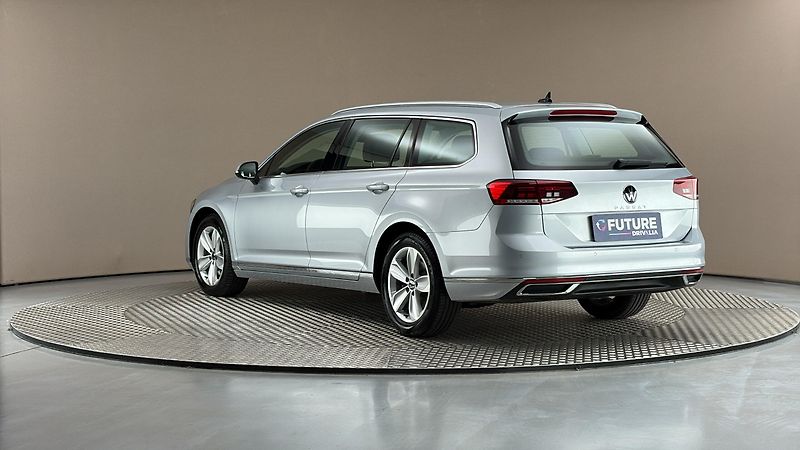 Volkswagen Passat 2.0 TDI DSG Elegance Variant - fotka 2 z 27