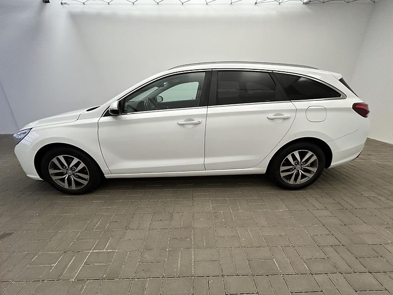 Hyundai i30 1.6 CRDI style - fotka 3 z 25