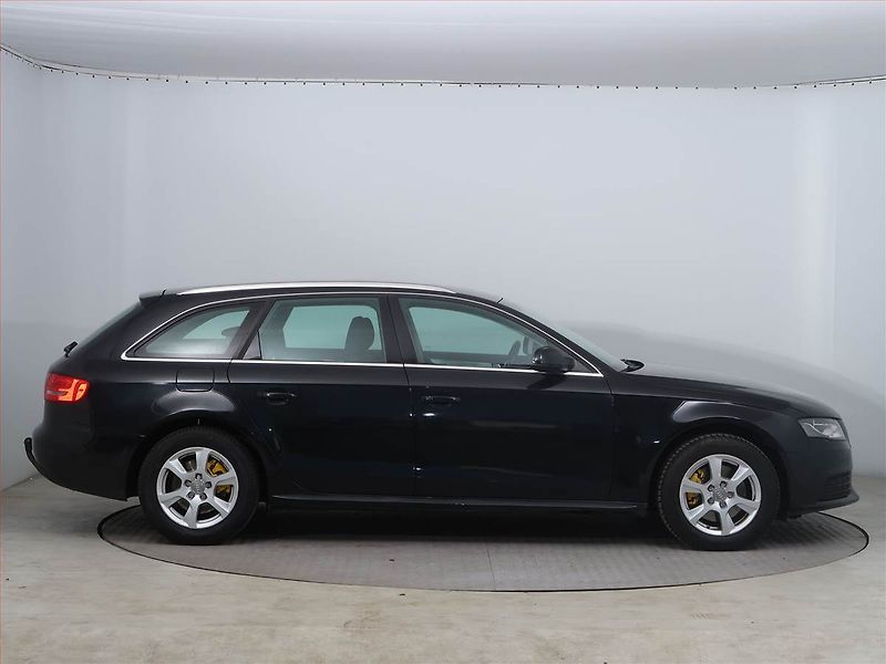 Audi A4 (2010) 2.0 TDI, Automat, Xenony - fotka 6 z 15