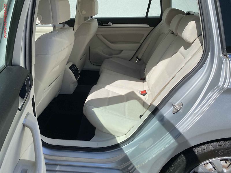 Volkswagen Passat (2018) 2.0 TDi, Comfortline, DSG - fotka 10 z 18