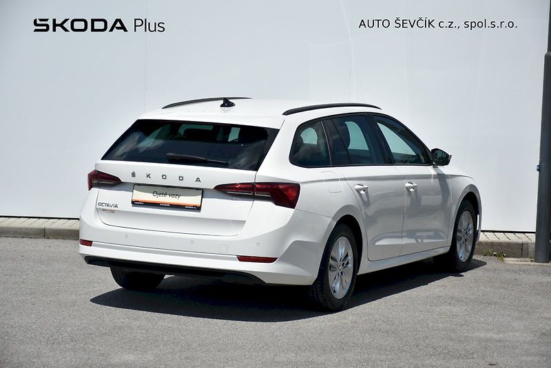 Škoda Octavia (2022) Ambition 1.5 TSI 110kW - fotka 2 z 31