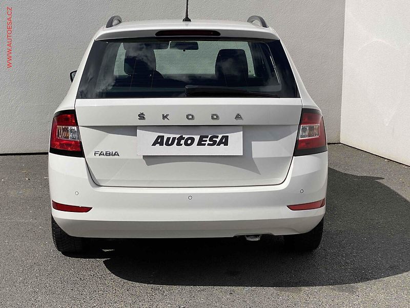 Škoda Fabia (2021) 1.0 TSi, 2.maj,ČR, Ambition - fotka 5 z 16