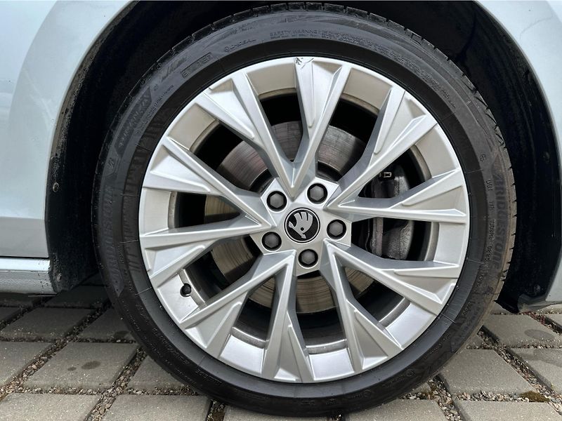 Škoda Superb 2,0 TDI / 142 kW 4x4 L&K, Tažn - fotka 24 z 26