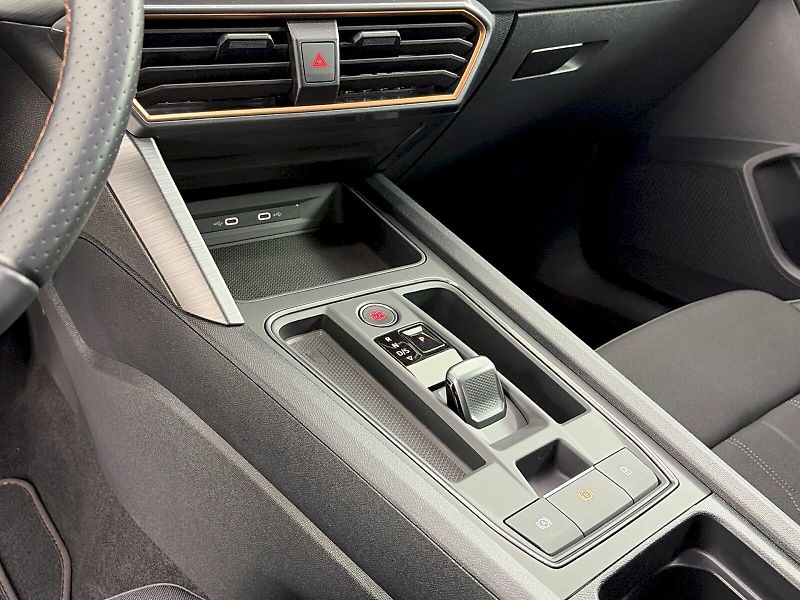Cupra Leon (2024) VZ ST 2.0 TSI 221kW DSG - fotka 25 z 34