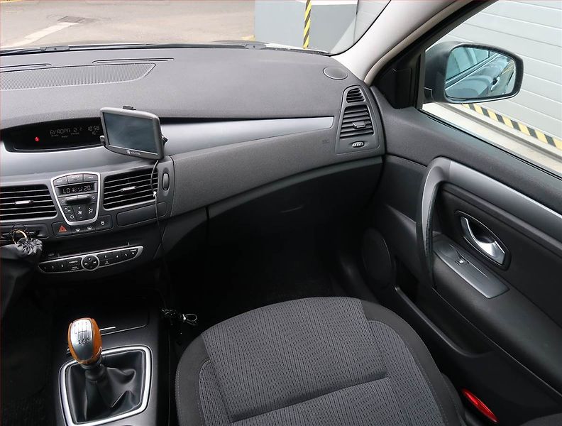 Renault Laguna (2008) 2.0 16V, LPG, po STK, Tažné - fotka 8 z 18
