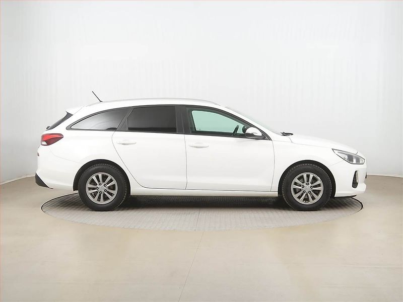 Hyundai i30 (2018) 1.6 CRDi, ČR,1.maj, Tempomat - fotka 6 z 15