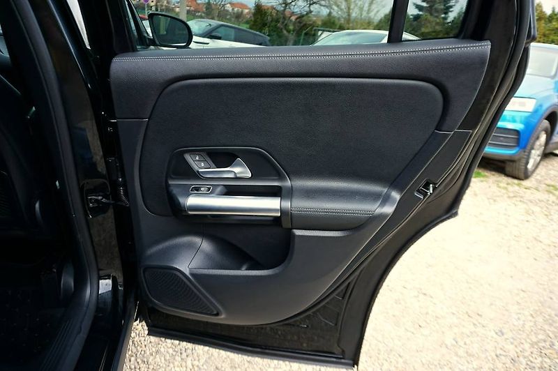 Mercedes-Benz GLA (2023) 4 MATIC 250 165 kW - fotka 15 z 54