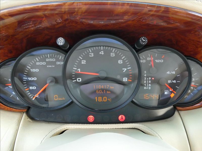Porsche 911 3,6 Carrera 4 Cabrio,4x4,Autom - fotka 23 z 29