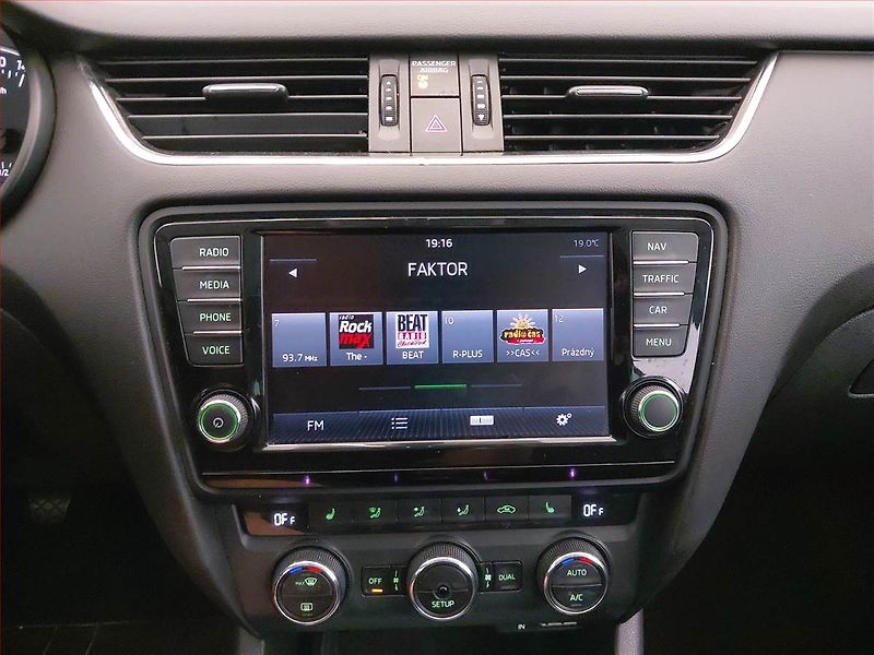 Škoda Octavia (2013) Elegance 2.0 TDI, Xenony - fotka 12 z 17