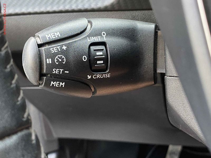 Peugeot 208 (2021) 1.2 PT, Allure, LED, navi - fotka 13 z 19