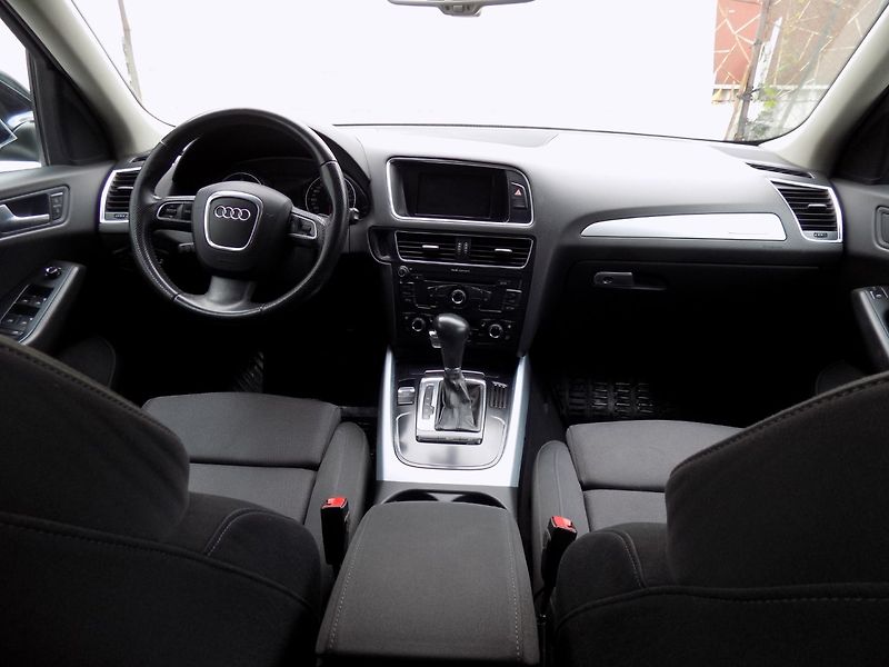 Audi Q5 (2010) 2.0TDI/4x4/Bi-xenon/LED/ - fotka 19 z 38