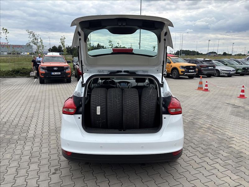 Ford Focus 1,5 TDCI 88kW Titanium - fotka 10 z 36
