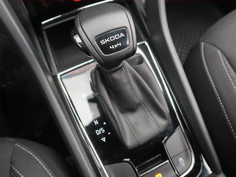 Škoda Karoq (2024) Fresh 2.0 TDI - fotka 13 z 22