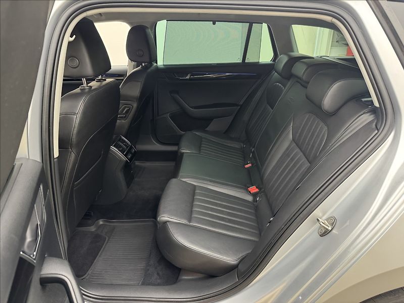 Škoda Superb 2,0 DSG L&K DPH NZ.TOP DCC TZ - fotka 40 z 49