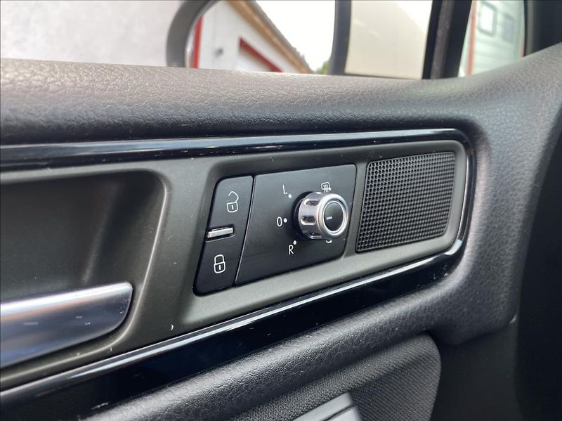 Volkswagen Touareg 3,0 TDI V6 4motion / záruka - fotka 41 z 47
