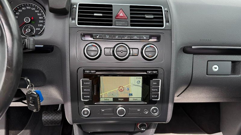 Volkswagen Touran (2014) 2.0TDi 130kW *Tažné*Navi*DSG* - fotka 14 z 24