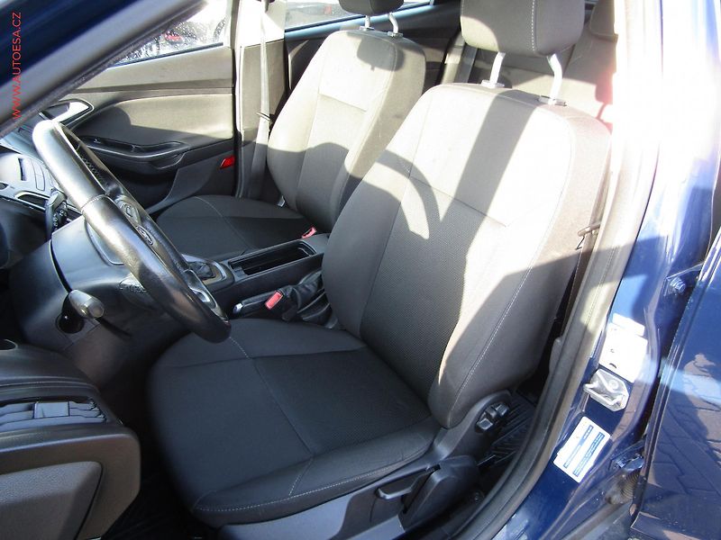 Ford Focus (2015) 1.6i, ČR, AC, STK12/27 - fotka 9 z 18