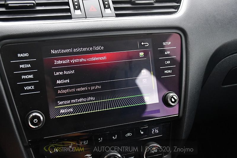 Škoda Octavia 2.0TDi STYLE EXTRA TAŽNÉ - fotka 37 z 47