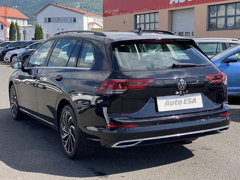 Volkswagen Golf (2023) 1.5TSi, ČR, LED, kamera - fotka 6 z 15