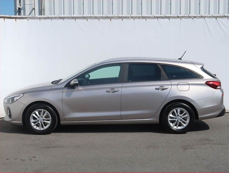 Hyundai i30 (2017) 1.0 T-GDI, Serv.kniha - fotka 3 z 18