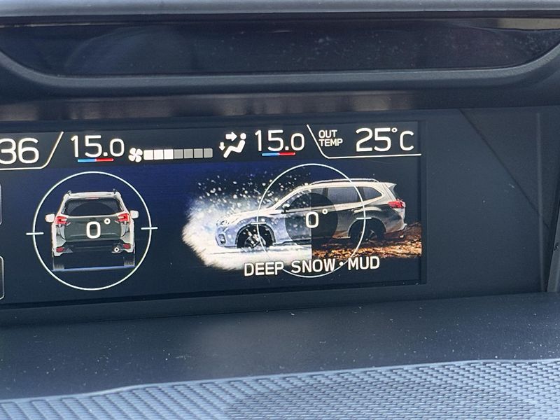 Subaru Forester e-BOXER EXECUTIVE CVT Lineartr - fotka 14 z 29