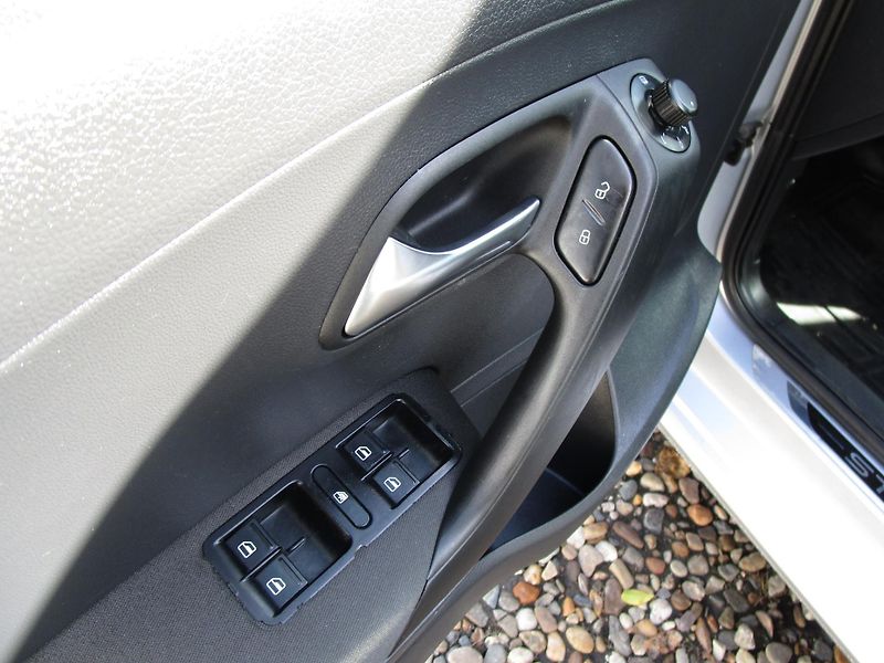 Volkswagen Polo (2011) 1,2TSI-77KW-NOVÁ STK+OLEJ - fotka 10 z 15