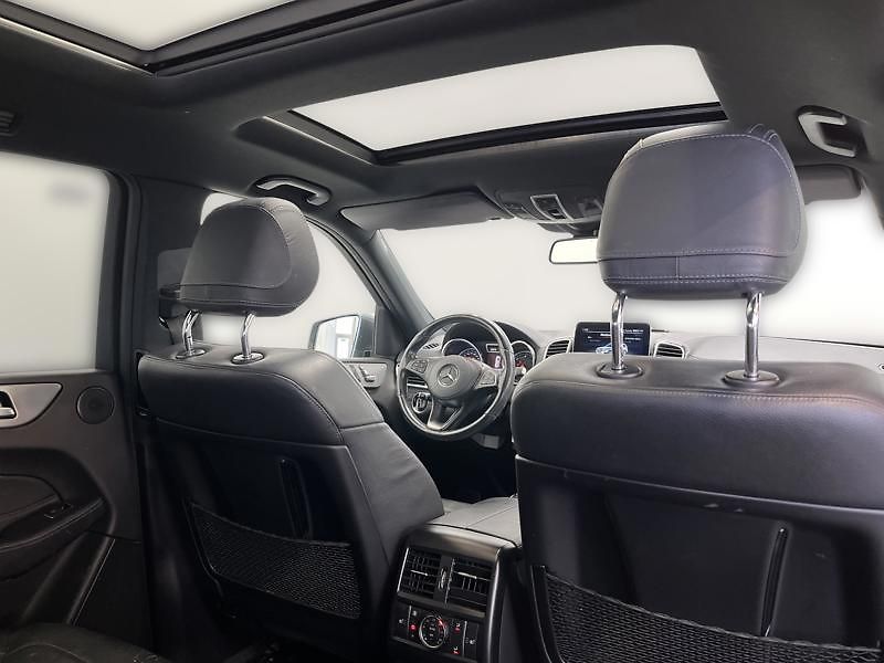 Mercedes-Benz GLS 350d 4MATIC AMG Line - fotka 25 z 25